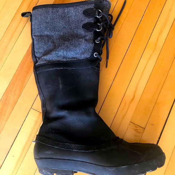 Black high UGGS - Picture 1 of 3